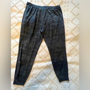 Vuori Performance Jogger Camo